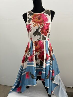 Sleeveless Hi-Lo Side Floral Dress in Blue, White & Pink
